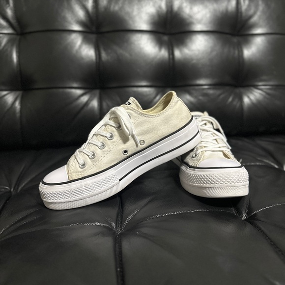 Converse Women’s Chuck Taylor All Star Lift Low Tops in White/Off White/Black - Picture 15 of 15